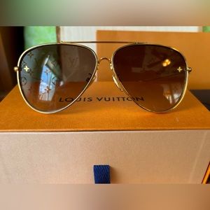 Louis Vuitton The LV Pilot Sunglasses